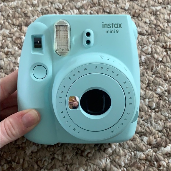 Fuijifilm polaroid camera - Picture 2 of 3